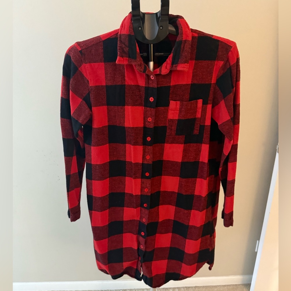 Nordstrom Women’s 100% Cotton Red and Black Plaid Pajama Shirt Size Medium